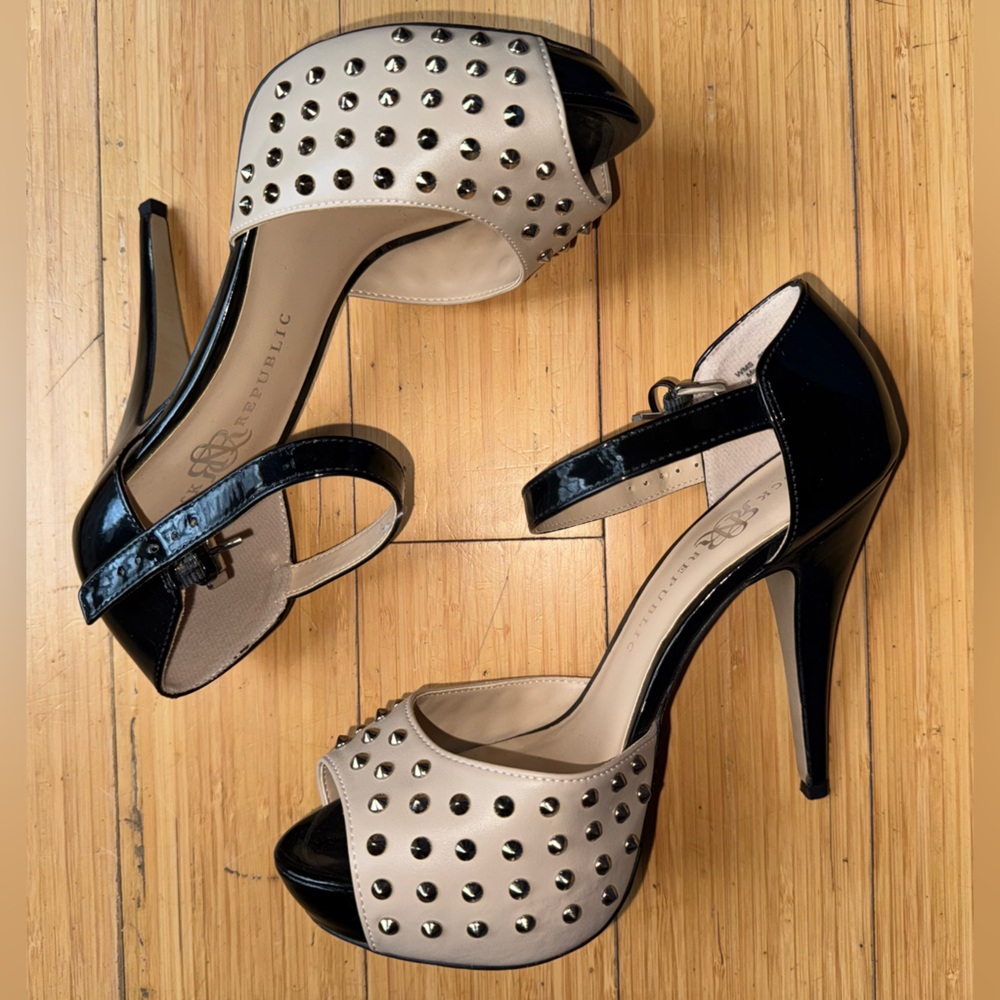 Rock & Republic Kurttan Studded Peep Toe Stiletto Heels Buckle Ankle Strap 8.5